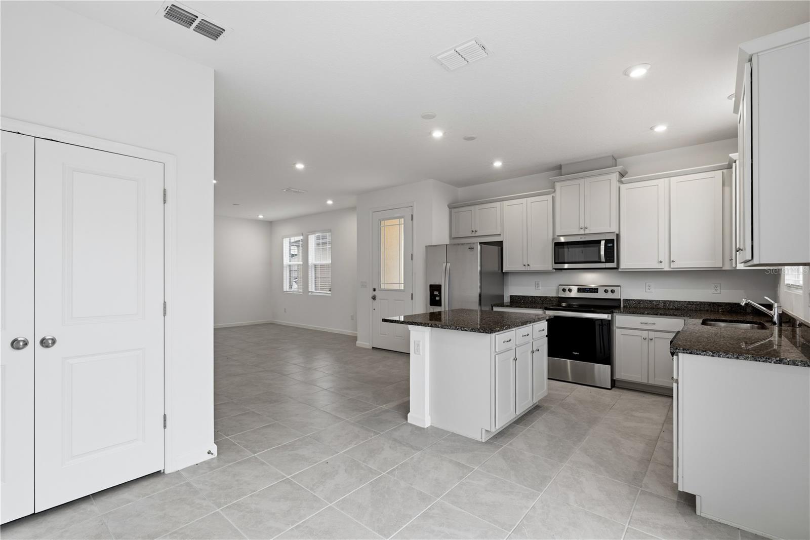 1124 LAKESHORE BREEZE PL, KISSIMMEE, FL, 34747
