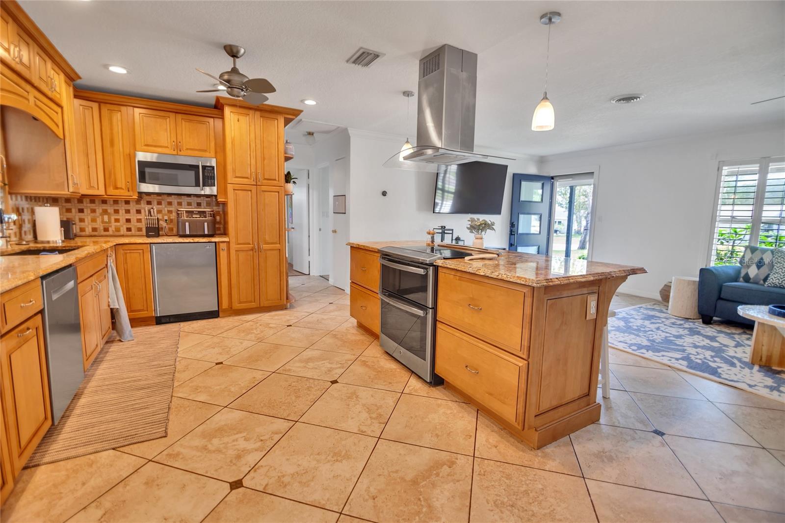 6567 HILLSIDE AVE, SEMINOLE, FL, 33772