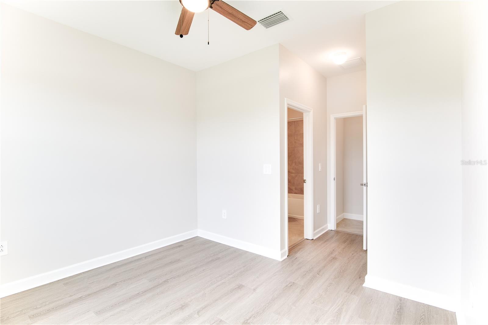 5040 SEAFOAM TRL, BRADENTON, FL, 34211