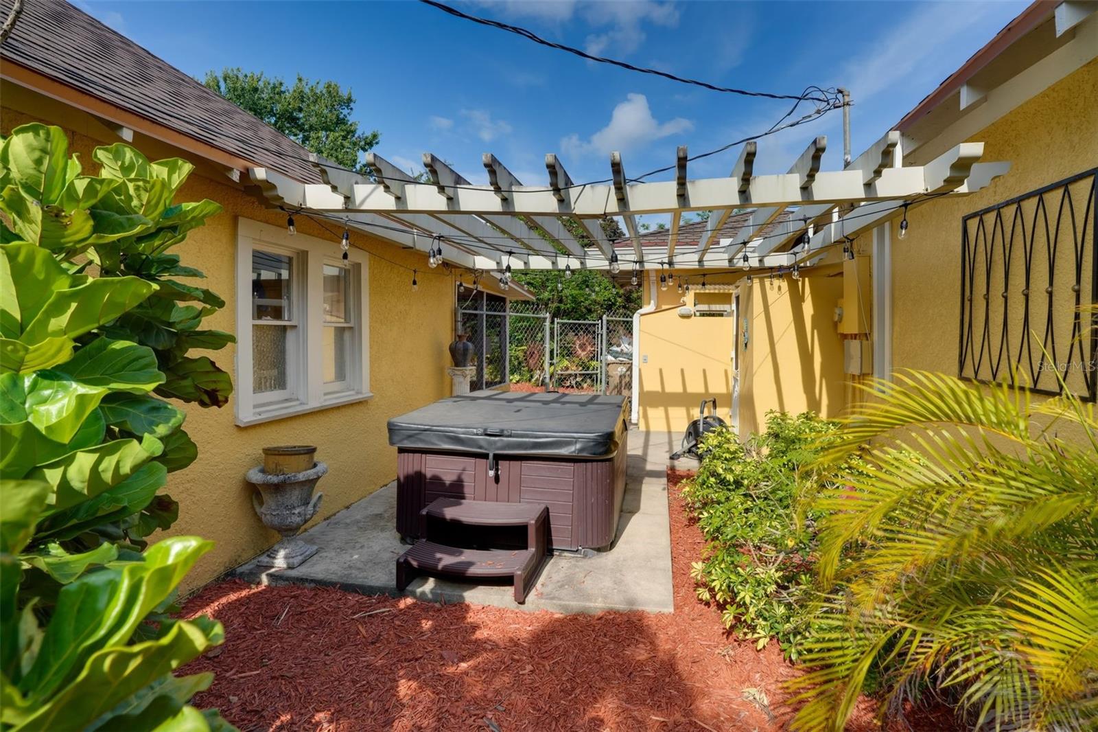2390 SHERIDAN RD, MOUNT DORA, FL, 32757