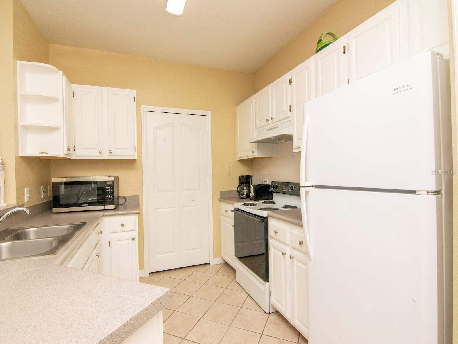 5815 LEGACY CRESCENT PL #202, RIVERVIEW, FL, 33578