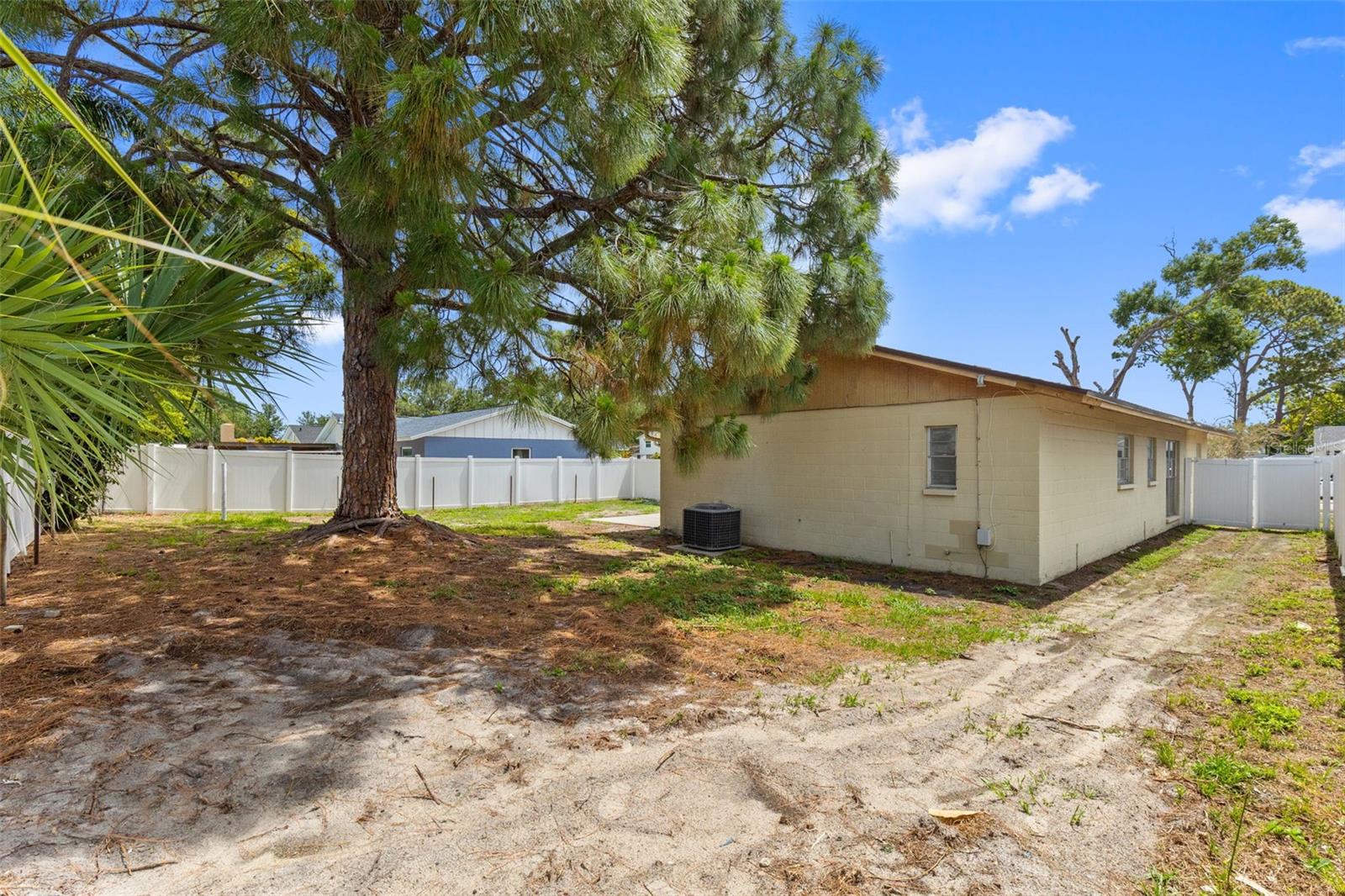 7516 ARMAND CIR, TAMPA, FL, 33634