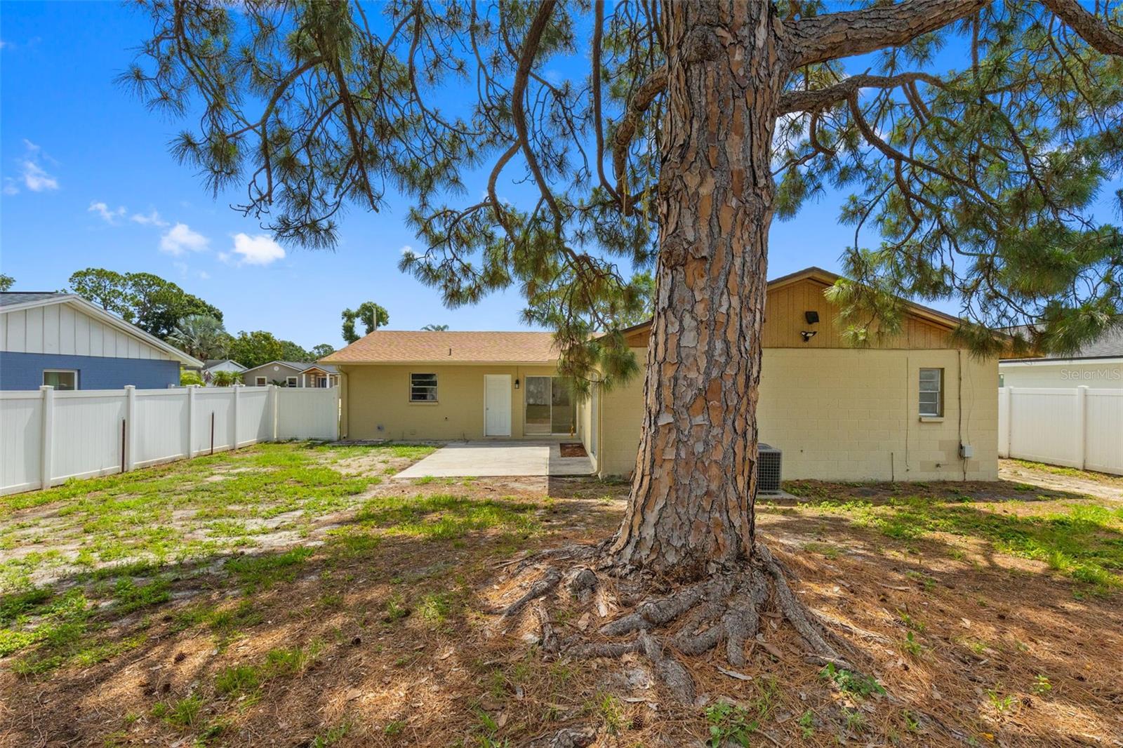7516 ARMAND CIR, TAMPA, FL, 33634