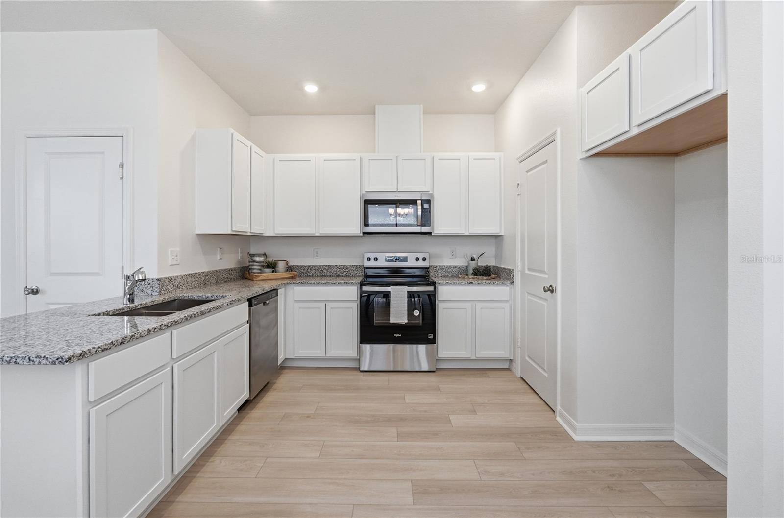 9572 WESTSIDE HILLS DR, DAVENPORT, FL, 33896