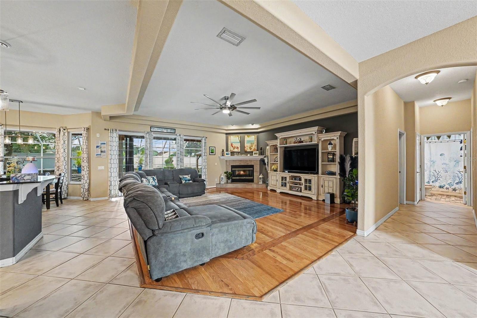2305 VALRICO FOREST DR, VALRICO, FL, 33594