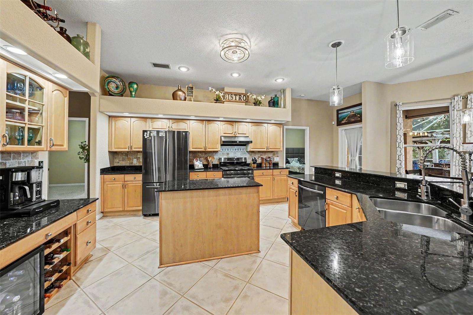 2305 VALRICO FOREST DR, VALRICO, FL, 33594