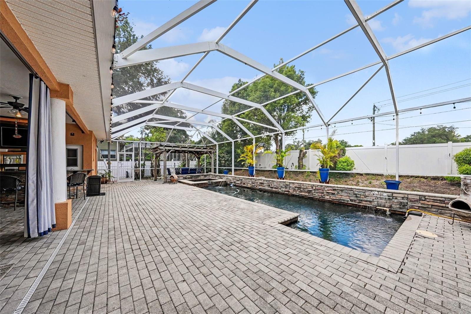 2305 VALRICO FOREST DR, VALRICO, FL, 33594