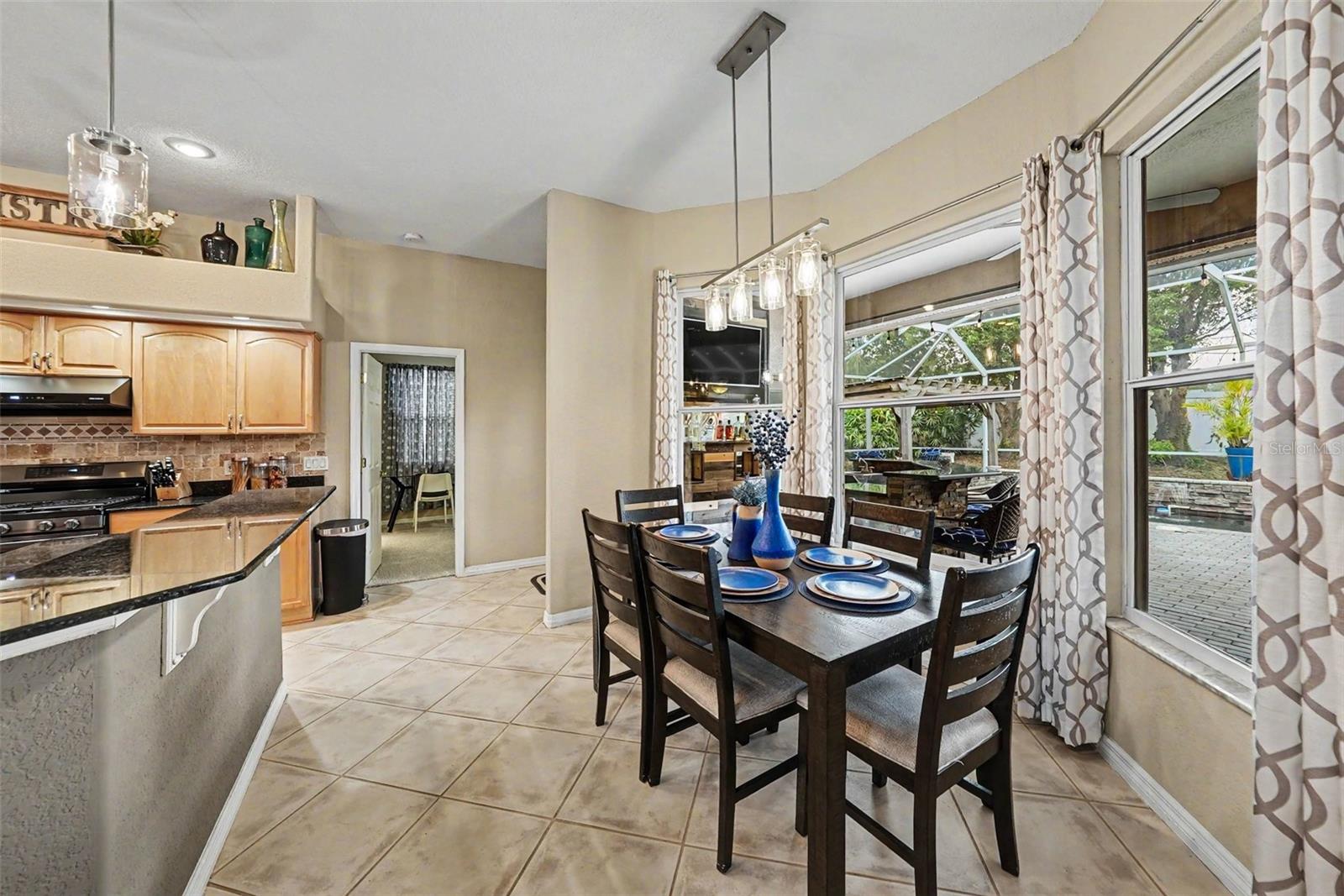 2305 VALRICO FOREST DR, VALRICO, FL, 33594