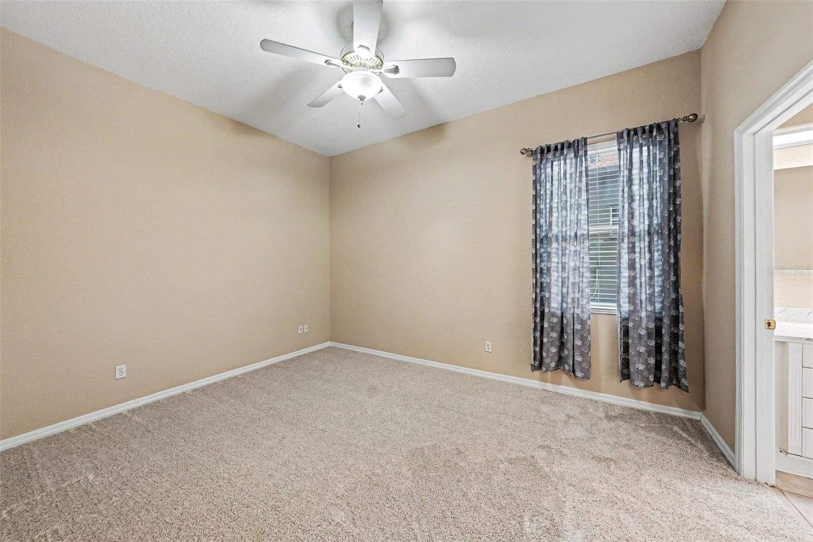2305 VALRICO FOREST DR, VALRICO, FL, 33594