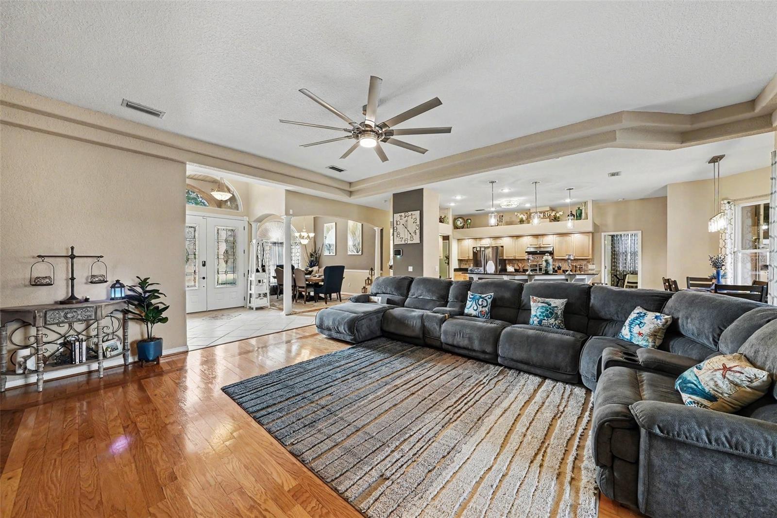 2305 VALRICO FOREST DR, VALRICO, FL, 33594