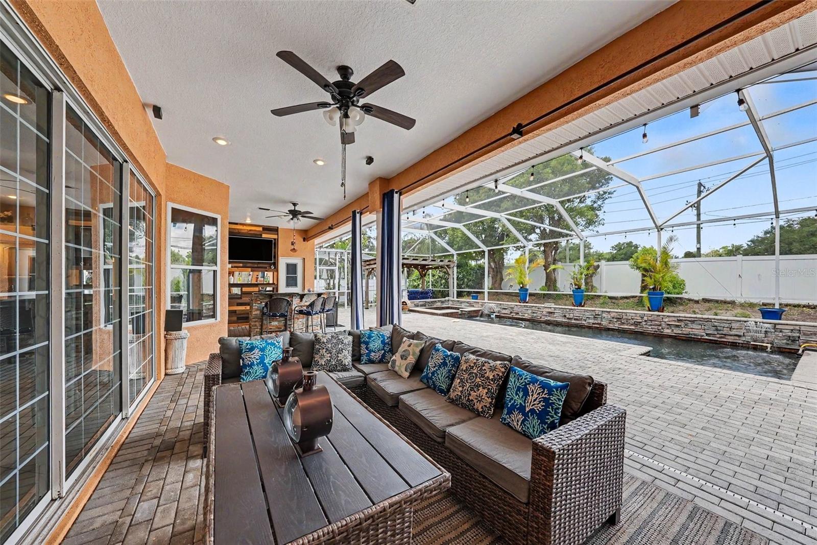 2305 VALRICO FOREST DR, VALRICO, FL, 33594