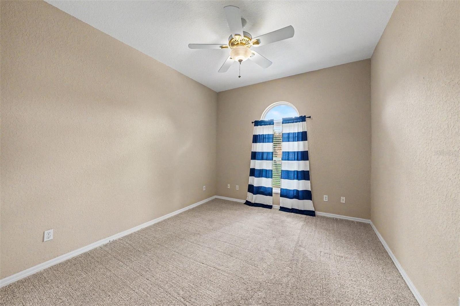 2305 VALRICO FOREST DR, VALRICO, FL, 33594