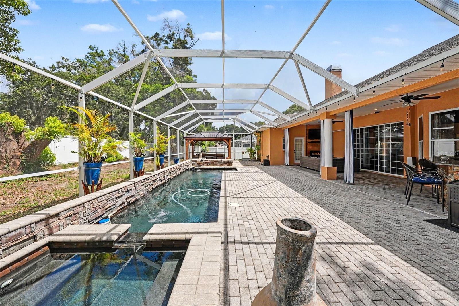2305 VALRICO FOREST DR, VALRICO, FL, 33594