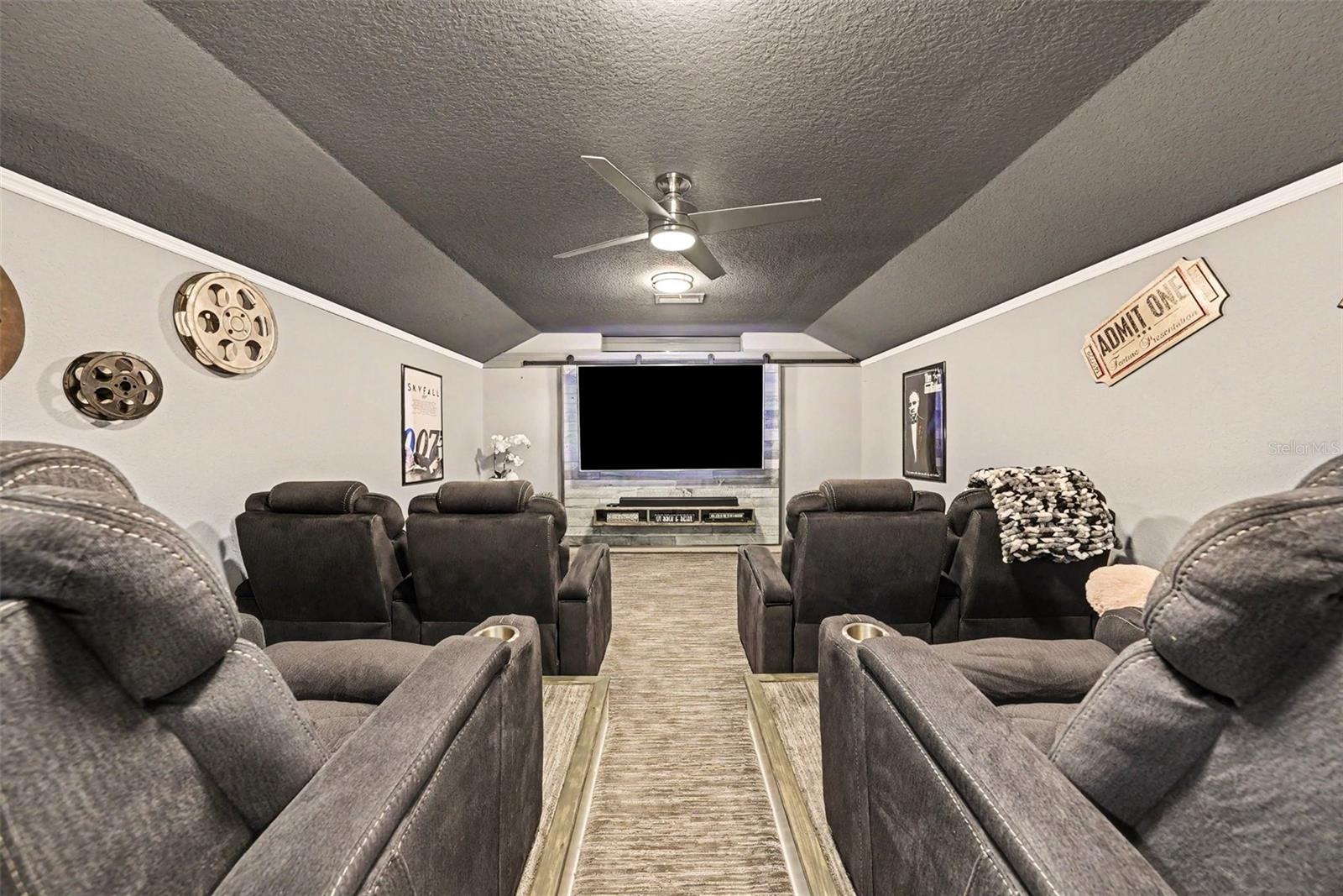 2305 VALRICO FOREST DR, VALRICO, FL, 33594