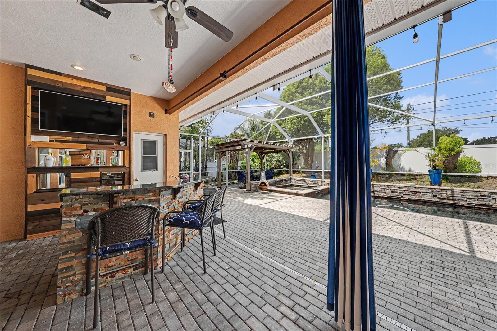 2305 VALRICO FOREST DR, VALRICO, FL, 33594