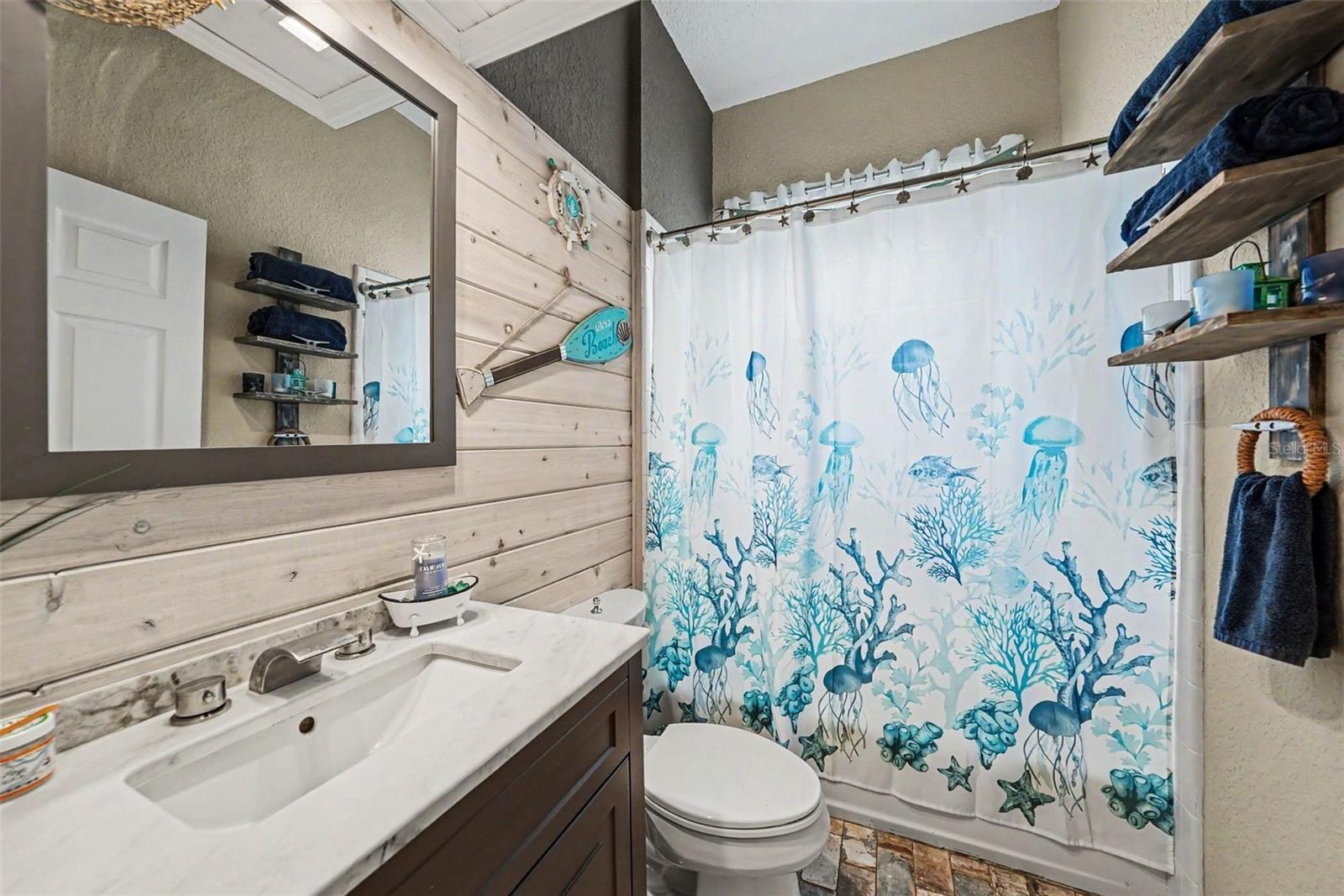 2305 VALRICO FOREST DR, VALRICO, FL, 33594
