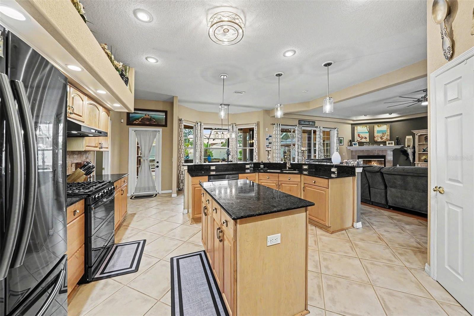 2305 VALRICO FOREST DR, VALRICO, FL, 33594