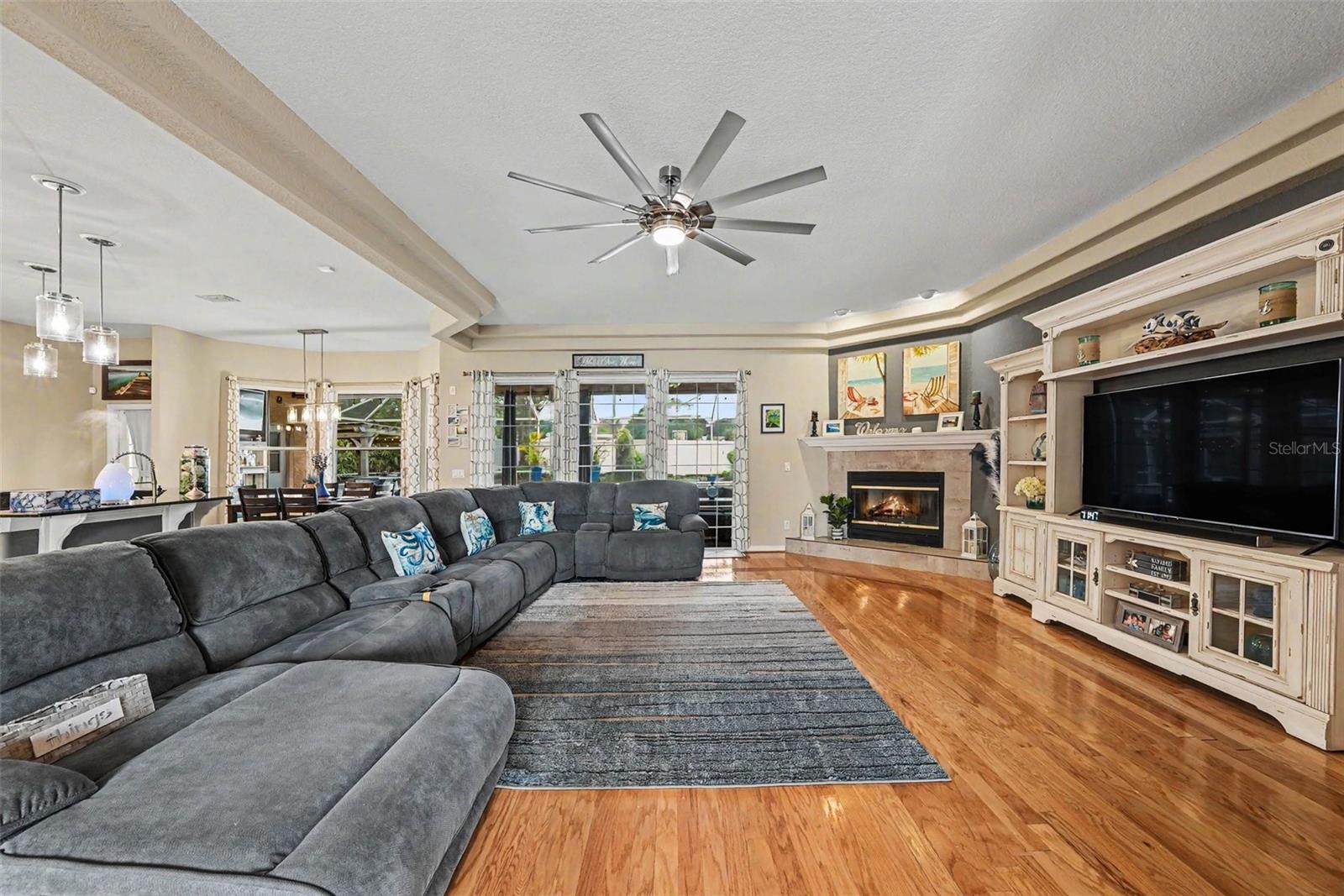 2305 VALRICO FOREST DR, VALRICO, FL, 33594