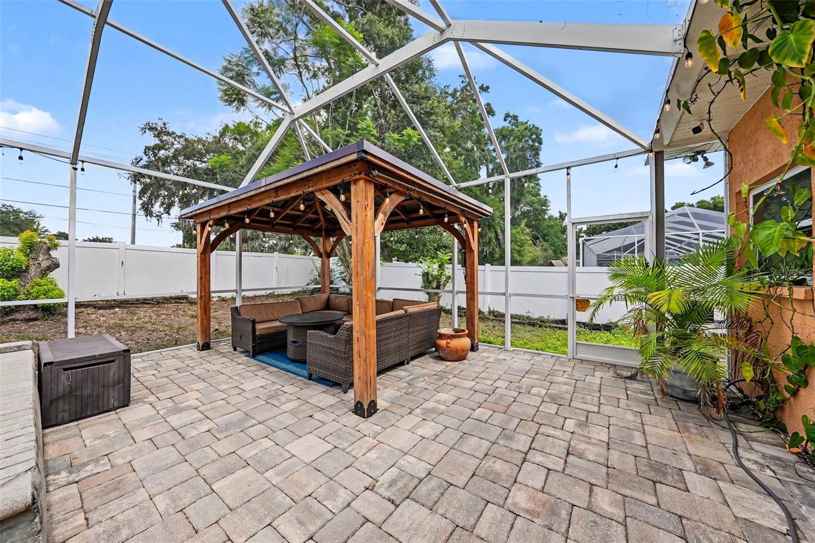 2305 VALRICO FOREST DR, VALRICO, FL, 33594