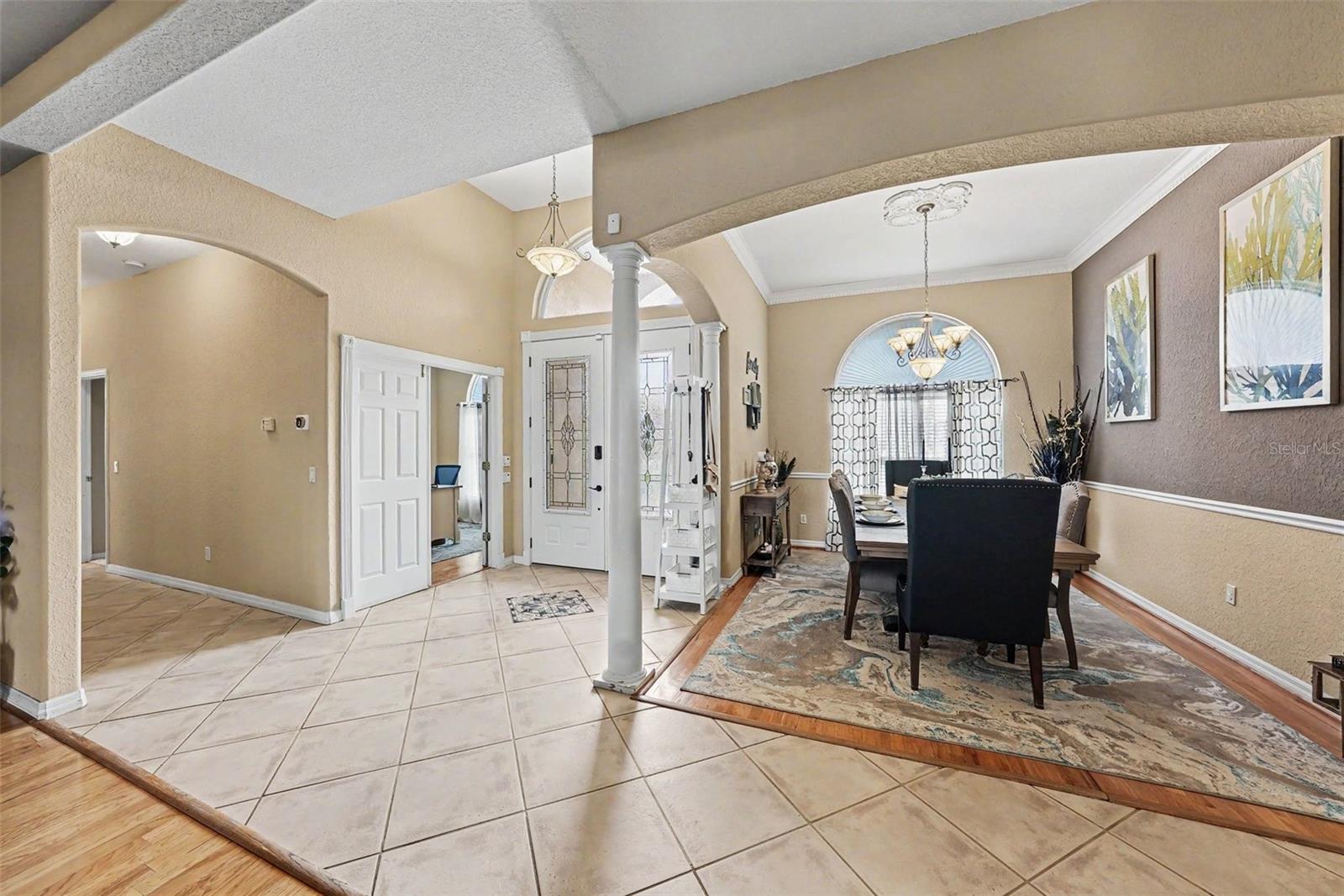 2305 VALRICO FOREST DR, VALRICO, FL, 33594