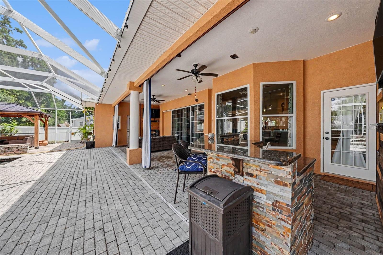 2305 VALRICO FOREST DR, VALRICO, FL, 33594