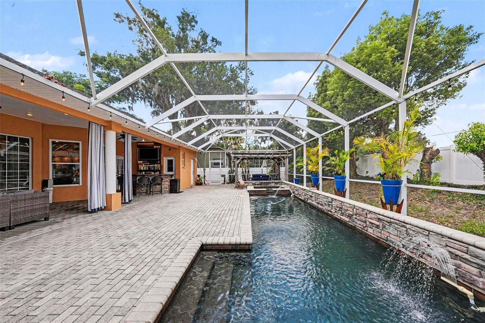 2305 VALRICO FOREST DR, VALRICO, FL, 33594