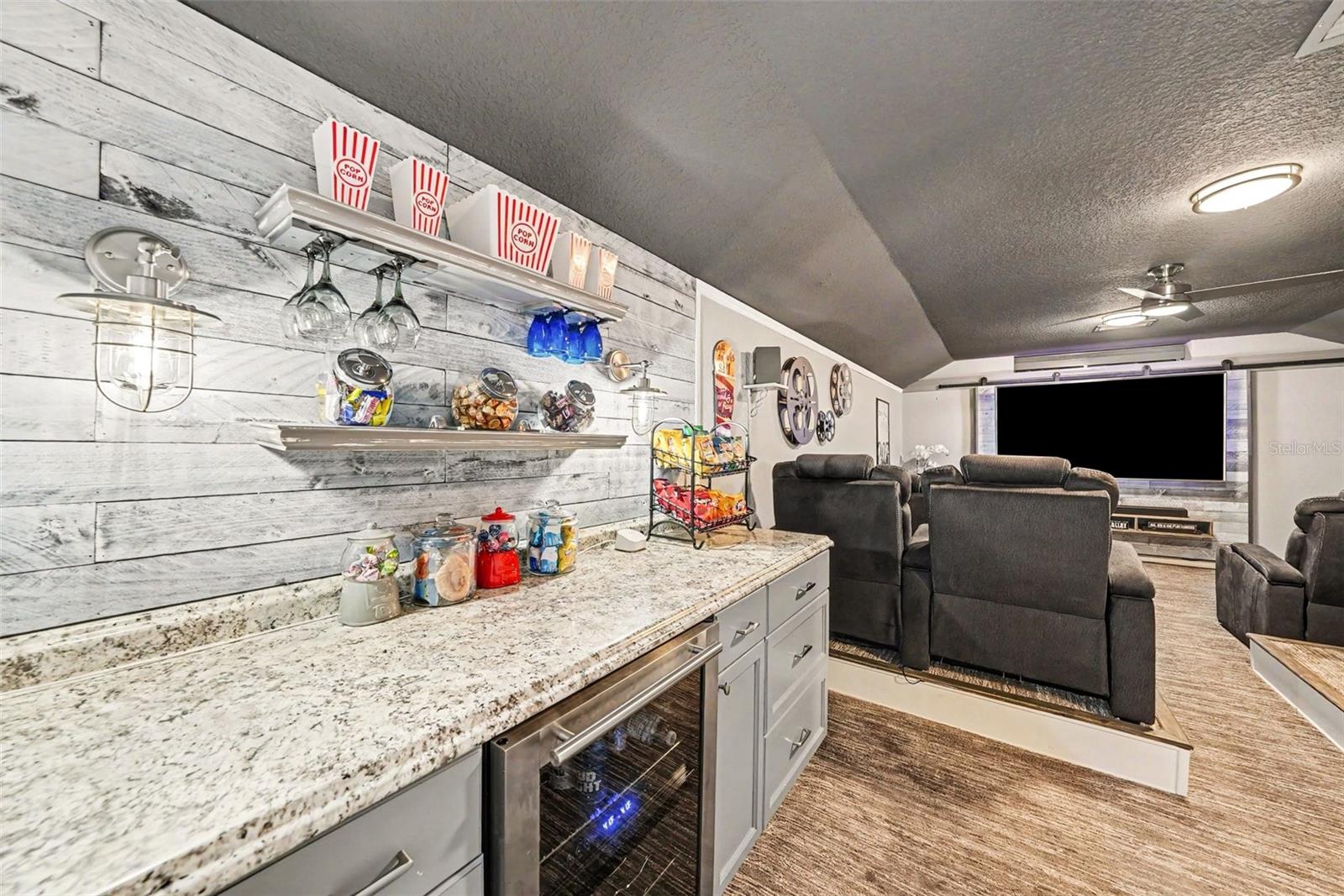 2305 VALRICO FOREST DR, VALRICO, FL, 33594