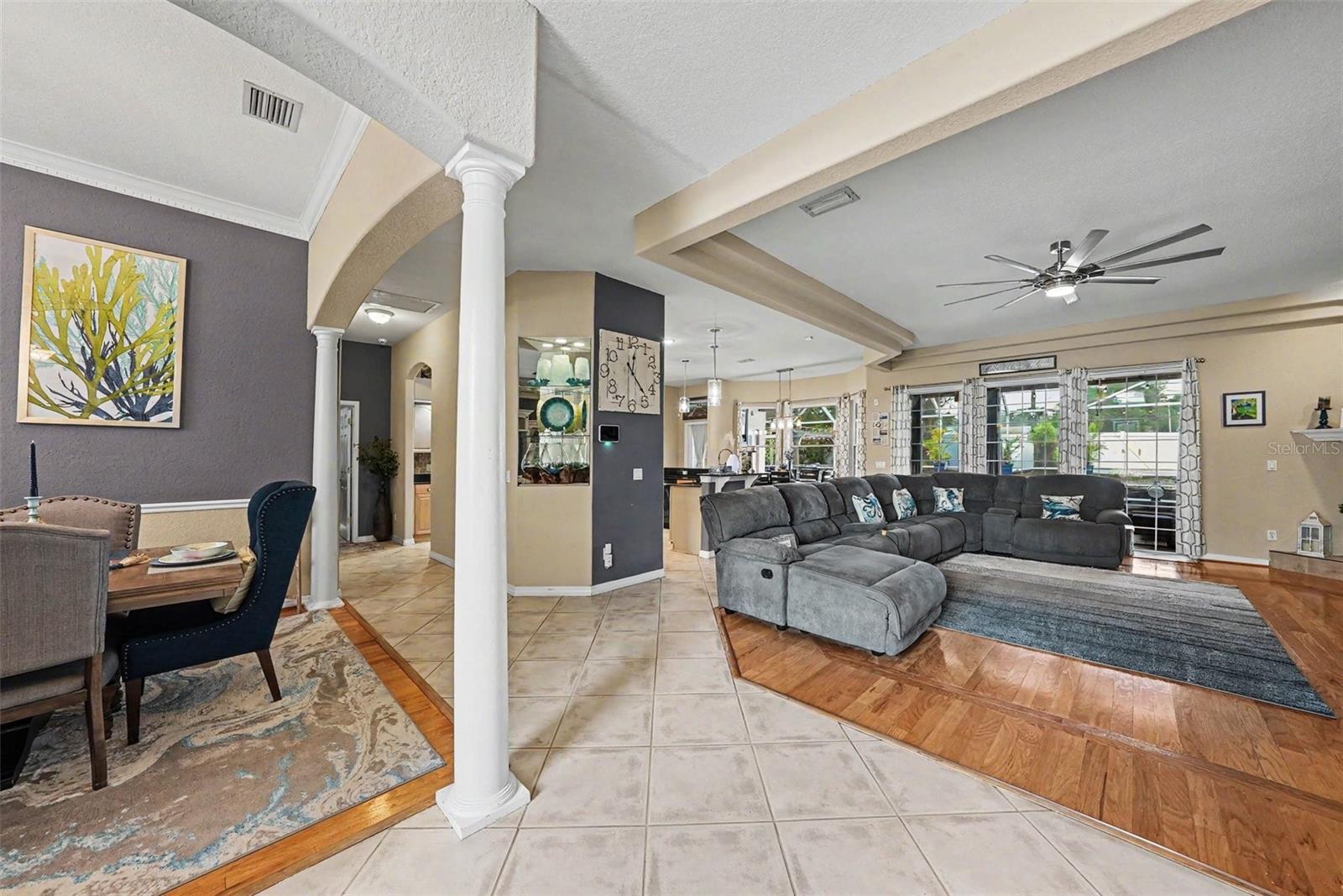 2305 VALRICO FOREST DR, VALRICO, FL, 33594