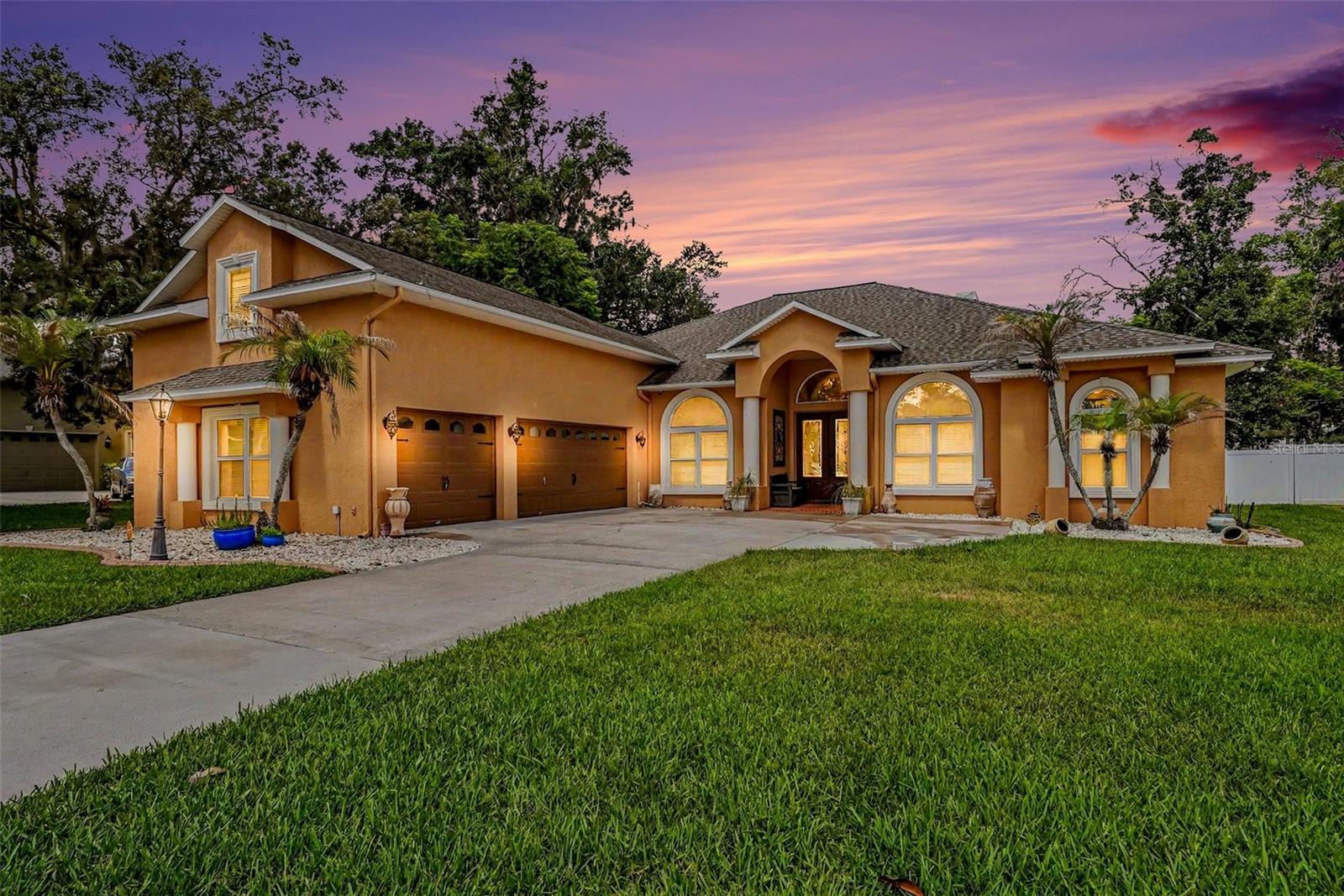 2305 VALRICO FOREST DR, VALRICO, FL, 33594
