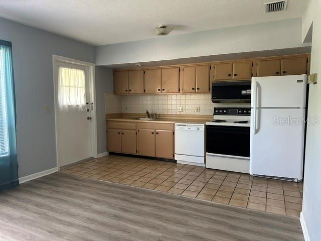 2301 W BAY DR, LARGO, FL, 33770