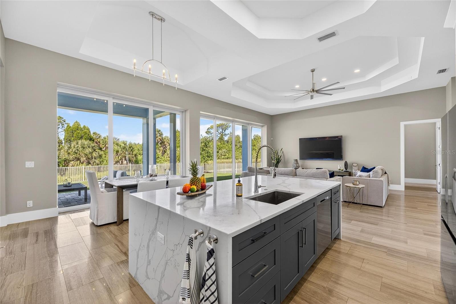 638 MANNS HARBOR DR, APOLLO BEACH, FL, 33572