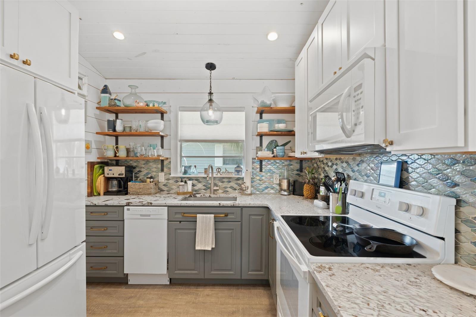 2517 AVENUE C, BRADENTON BEACH, FL, 34217