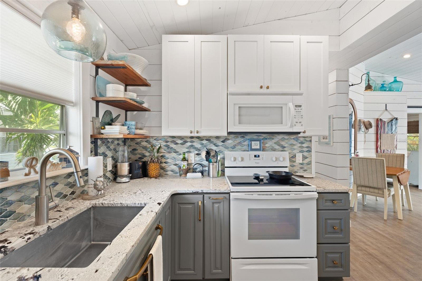 2517 AVENUE C, BRADENTON BEACH, FL, 34217