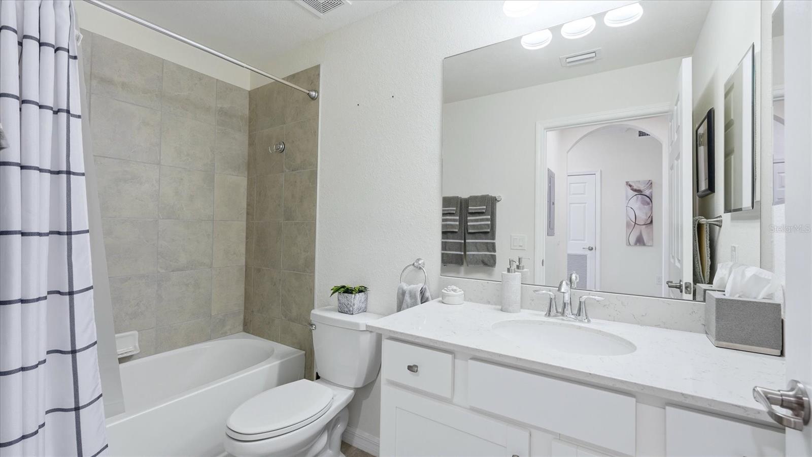 17810 GAWTHROP DR #203, LAKEWOOD RANCH, FL, 34211