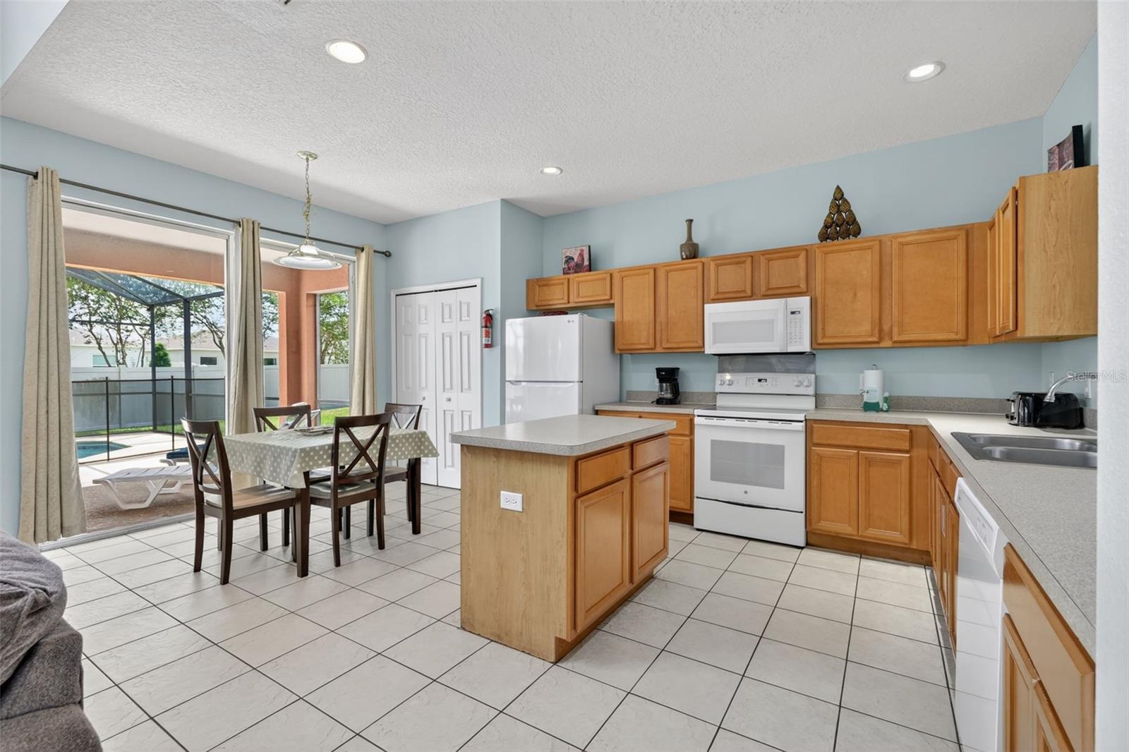 928 SOLANA CIR, DAVENPORT, FL, 33897