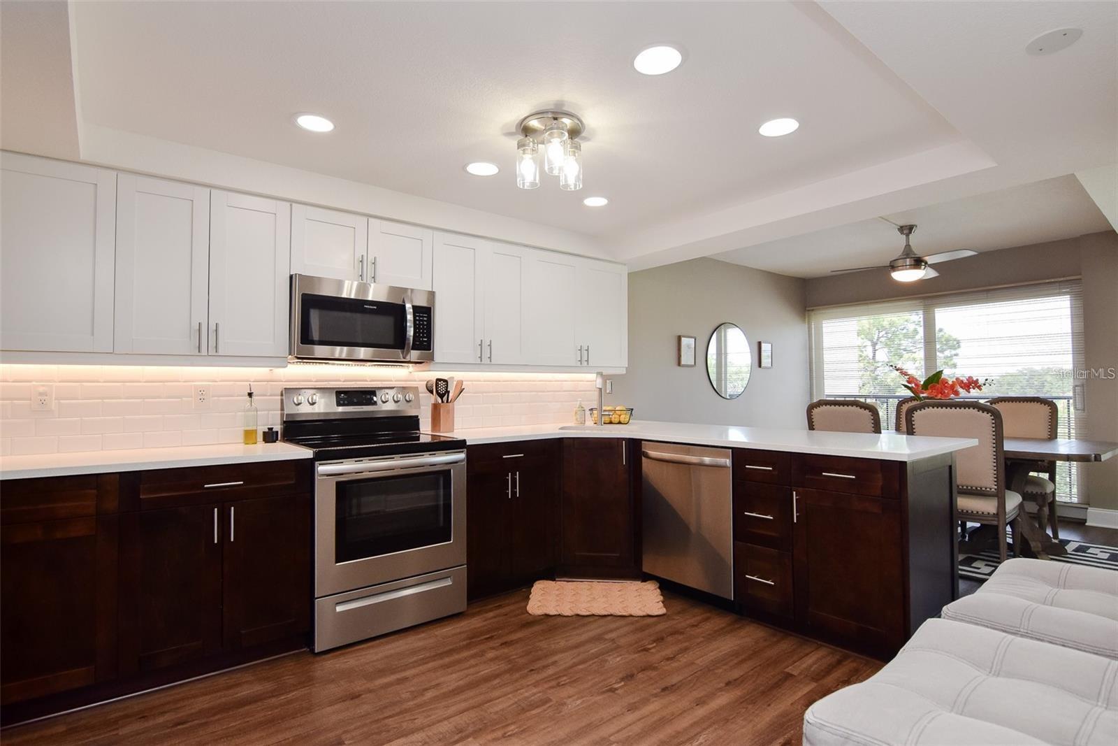 225 COUNTRY CLUB DR #1404, LARGO, FL, 33771