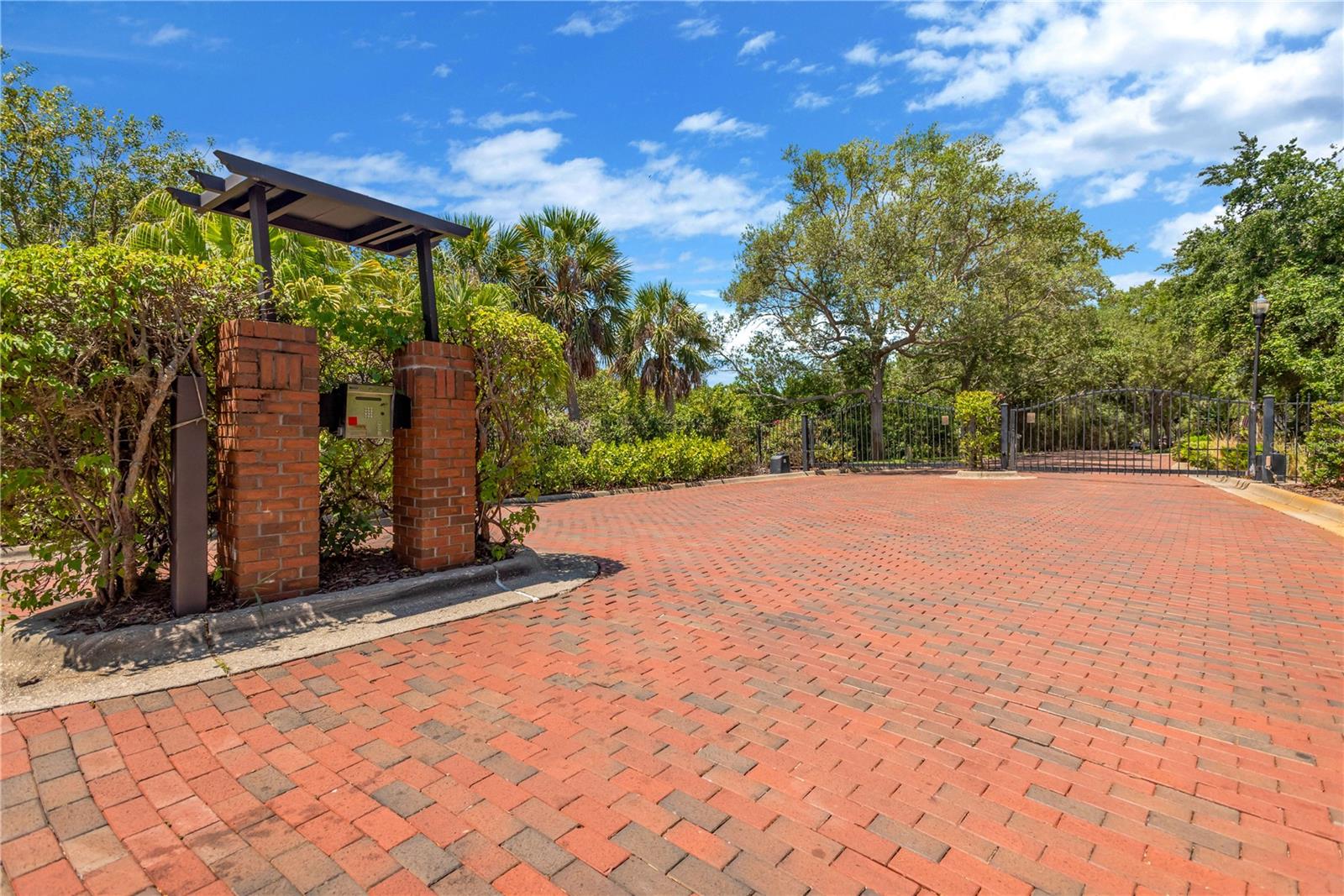 2852 BAYSHORE TRAILS DR, TAMPA, FL, 33611