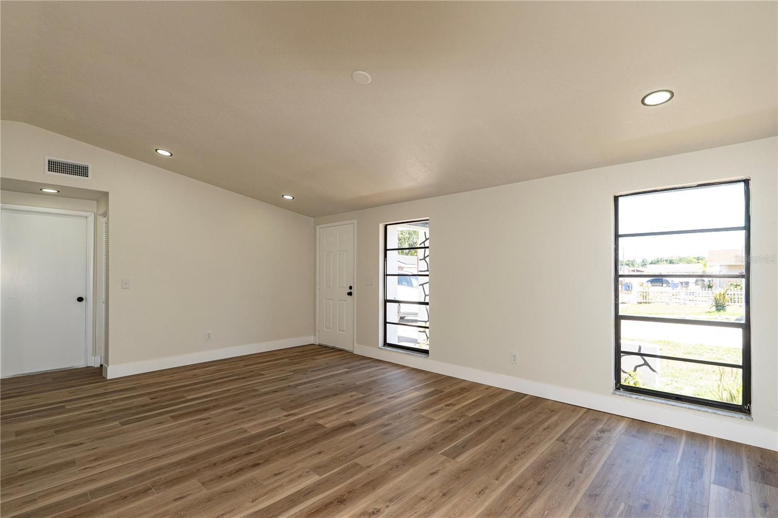 9501 CAMDEN HILL CT, TAMPA, FL, 33615