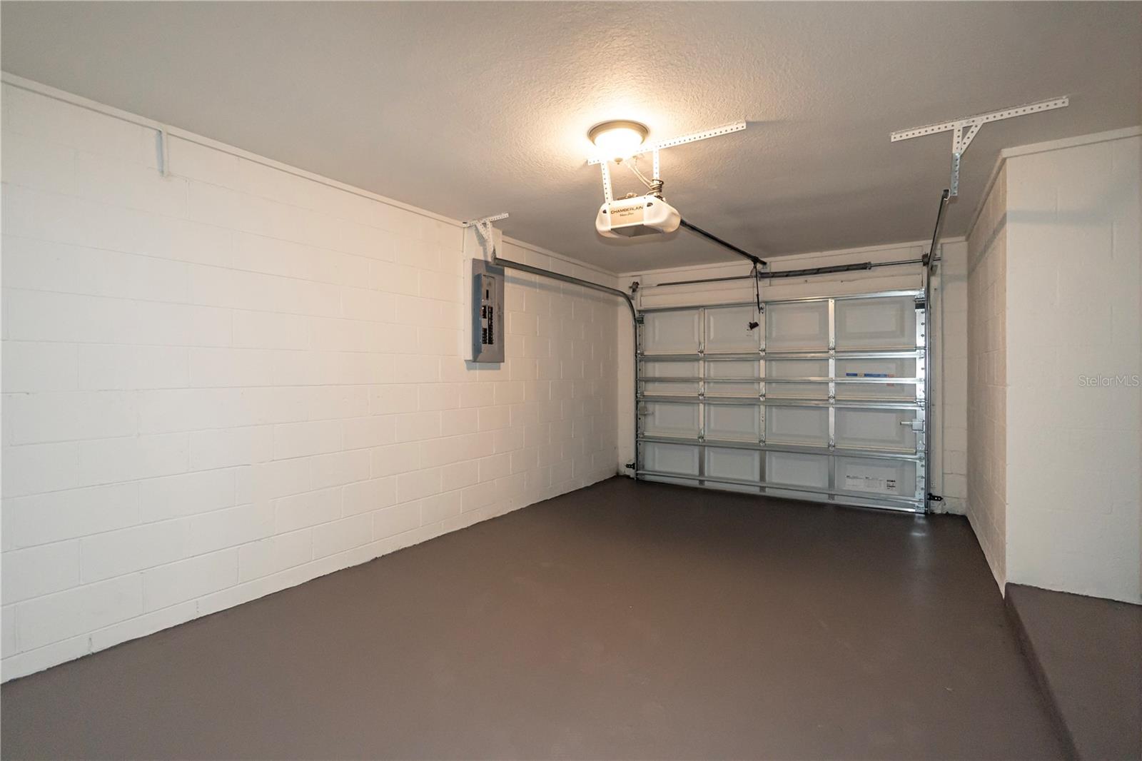 9501 CAMDEN HILL CT, TAMPA, FL, 33615