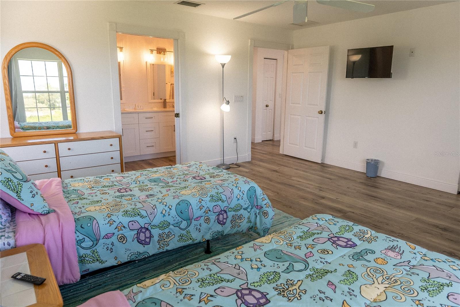 2424 BAY DR #2424/2426, BRADENTON, FL, 34207