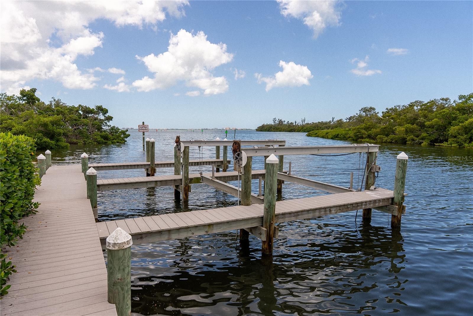 2424 BAY DR #2424/2426, BRADENTON, FL, 34207