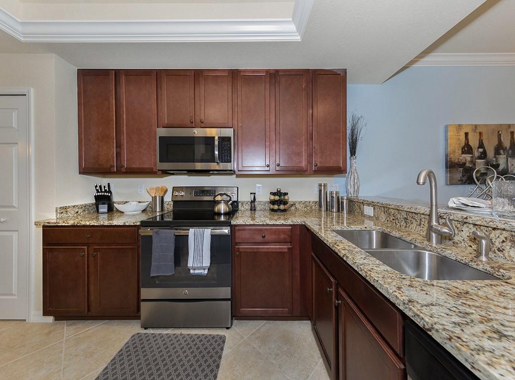 5528 PALMER CIR #105, LAKEWOOD RANCH, FL, 34211