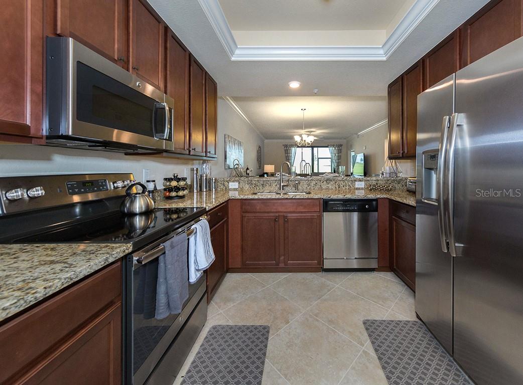 5528 PALMER CIR #105, LAKEWOOD RANCH, FL, 34211