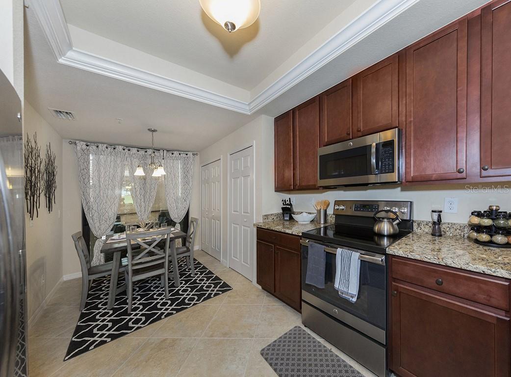 5528 PALMER CIR #105, LAKEWOOD RANCH, FL, 34211