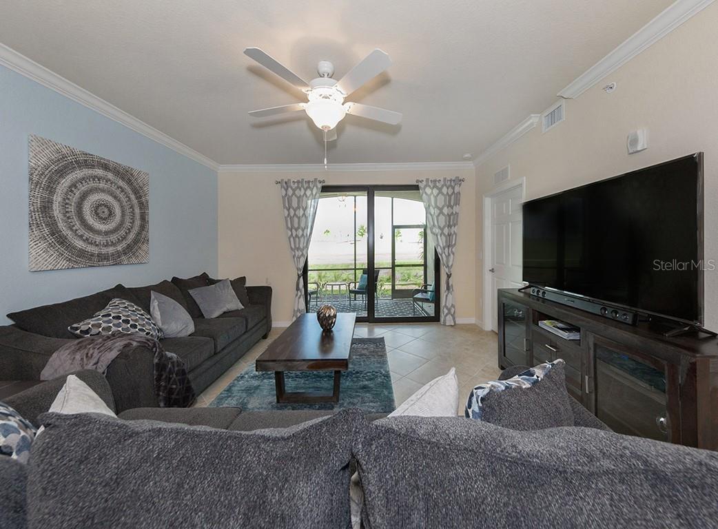 5528 PALMER CIR #105, LAKEWOOD RANCH, FL, 34211