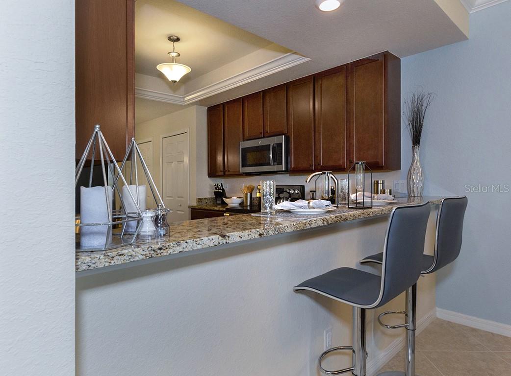 5528 PALMER CIR #105, LAKEWOOD RANCH, FL, 34211