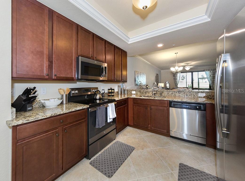 5528 PALMER CIR #105, LAKEWOOD RANCH, FL, 34211
