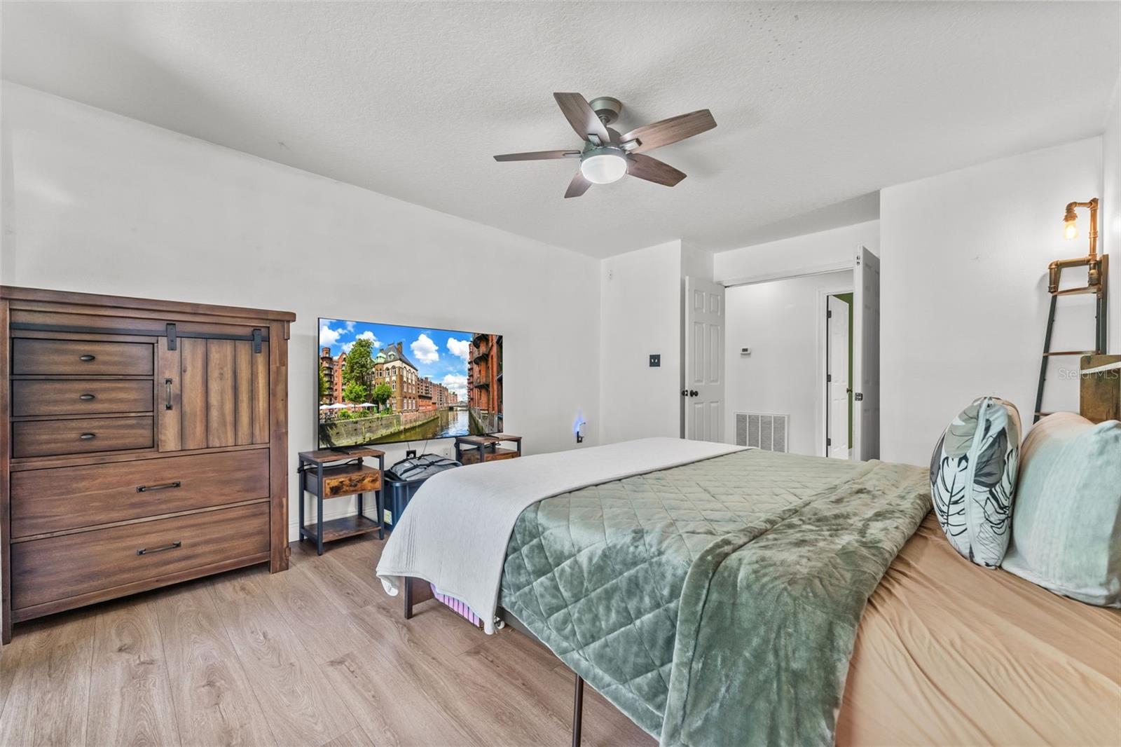 5560 BOB WHITE TRL, MIMS, FL, 32754
