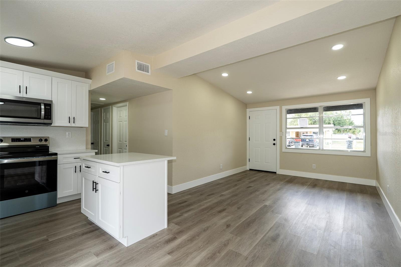 8325 ENDIVE AVE, TAMPA, FL, 33619
