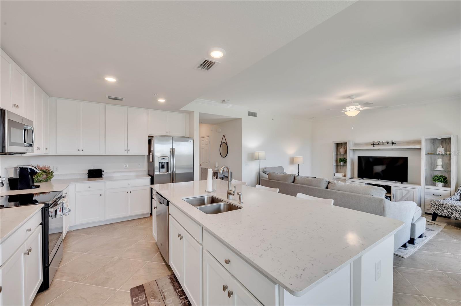 17510 GAWTHROP DR #203, LAKEWOOD RANCH, FL, 34211